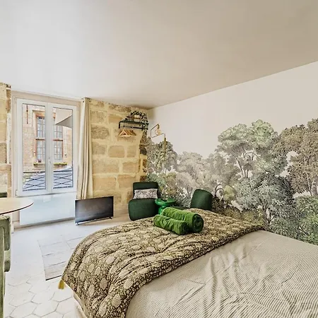 Charming Close To Notre-dame De Parigi