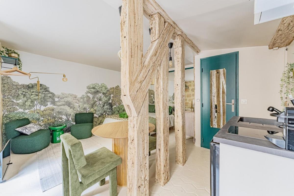 Charming Close To Notre-dame De